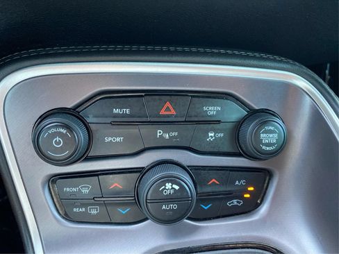 Used 2019 Dodge Challenger R/T RWD image 18