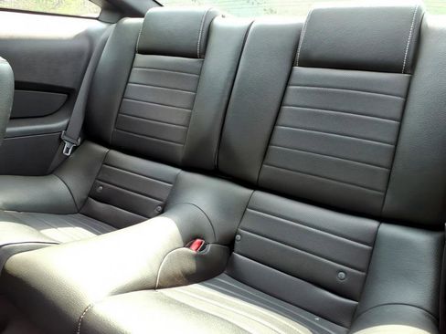 Used 2010 Ford Mustang GT RWD image 18