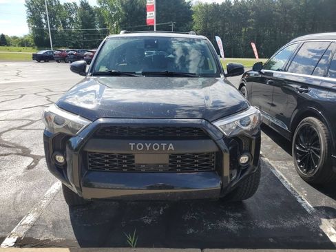 Used 2022 Toyota 4Runner SR5 AWD/4WD image 2