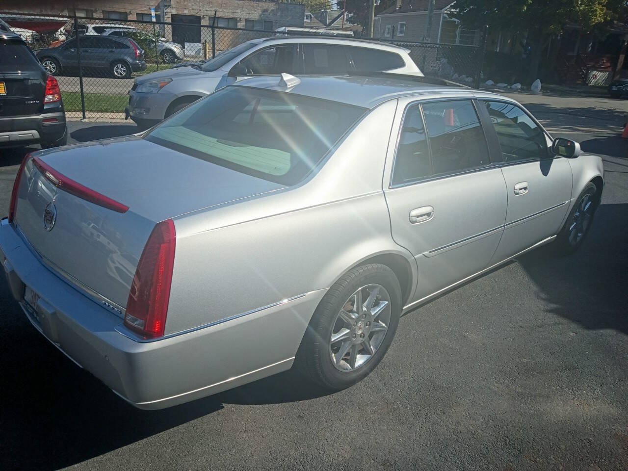 Used 2010 Cadillac DTS Luxury FWD image 4