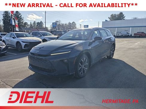 Used 2025 Toyota Crown Signia image 1