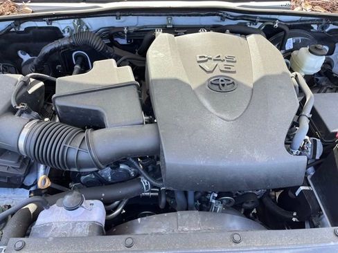 Used 2023 Toyota Tacoma SR5 w/ Technology Package RWD image 10