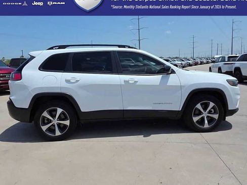 Certified 2022 Jeep Cherokee Limited AWD/4WD image 9