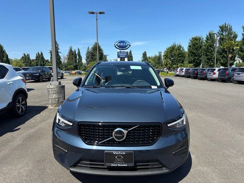 New 2026 Volvo XC40 B5 Core w/ Climate Package AWD/4WD image 9