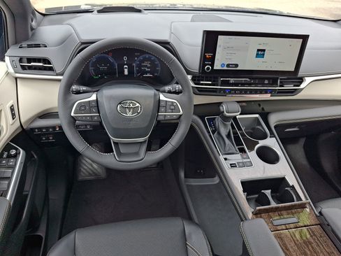 Certified 2026 Toyota Sienna Platinum AWD/4WD image 12
