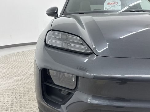 Certified 2025 Porsche Macan Electric image 11