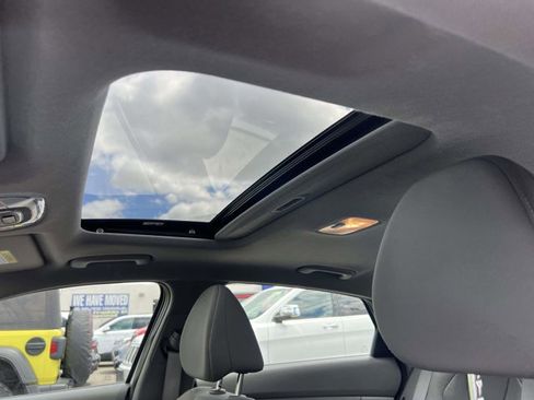 Used 2025 Hyundai Elantra SEL FWD image 19