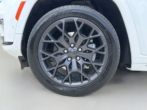 Used 2023 Jeep Grand Cherokee L Summit AWD/4WD image 39