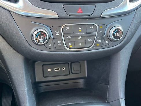 Used 2021 Chevrolet Equinox LT FWD image 25