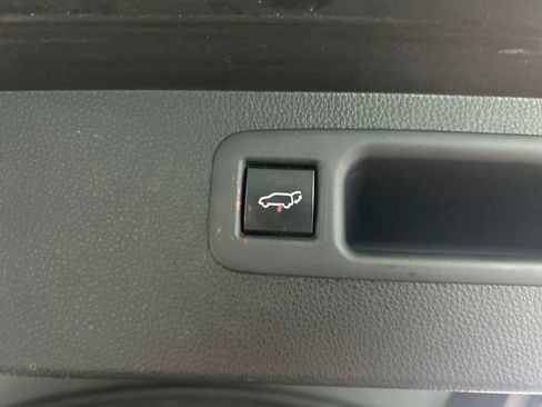 Used 2023 Toyota Highlander LE image 40