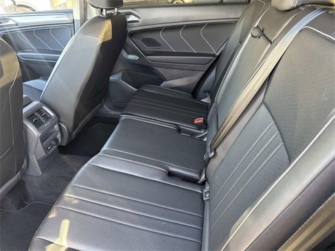 Used 2023 Volkswagen Tiguan SE image 23