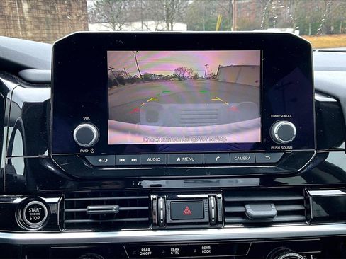 Used 2022 Nissan Pathfinder SV image 12