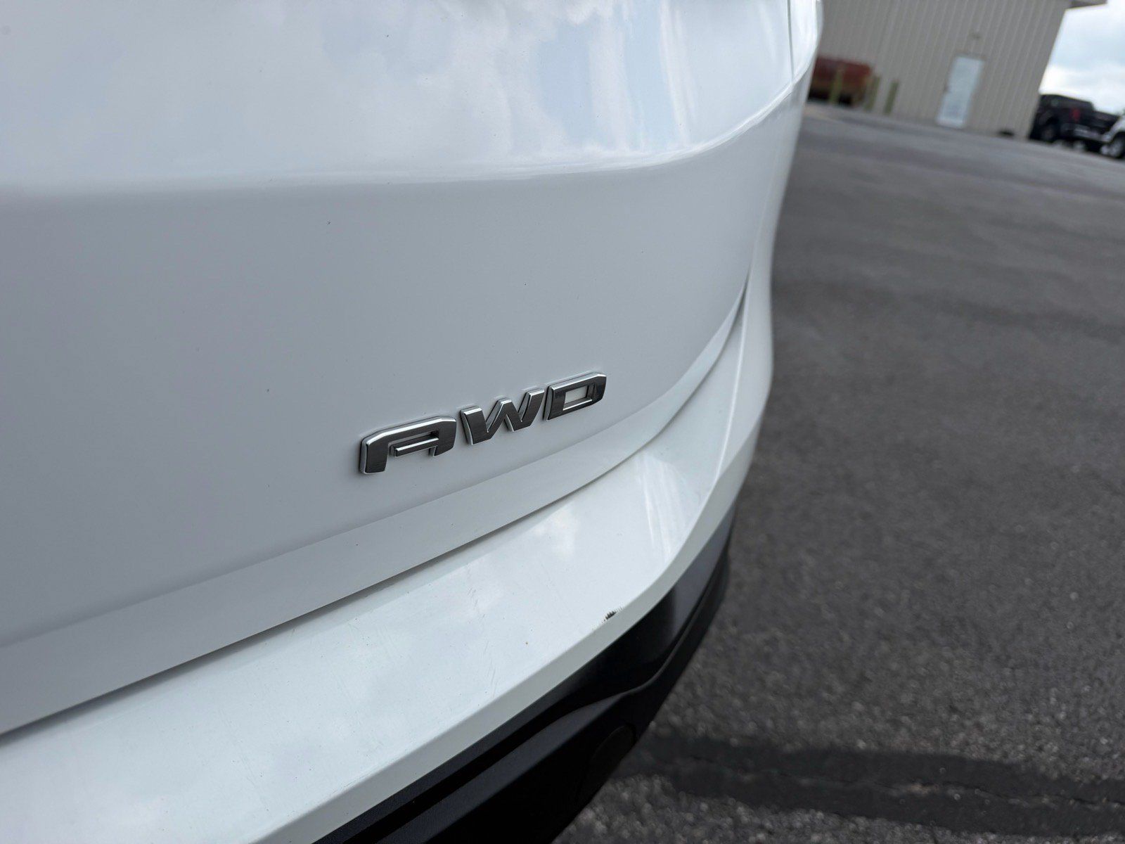 Used 2024 GMC Terrain SLE AWD/4WD image 16