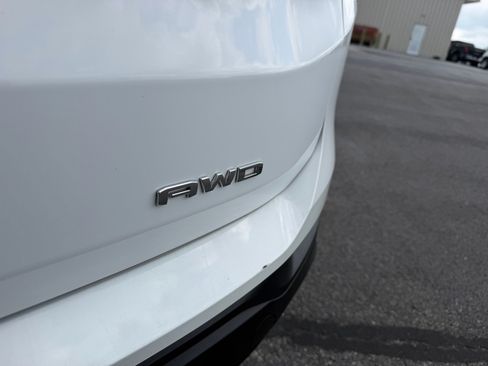 Used 2024 GMC Terrain SLE AWD/4WD image 16