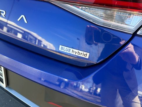 Used 2025 Hyundai Elantra Hybrid FWD image 10