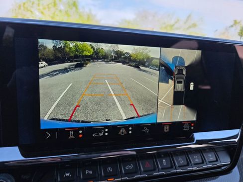 Used 2025 Chevrolet Silverado 1500 ZR2 w/ Technology Package image 17