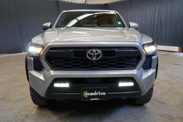 Used 2024 Toyota Tacoma TRD Off-Road w/ TRD Off Road Premium Package AWD/4WD image 2
