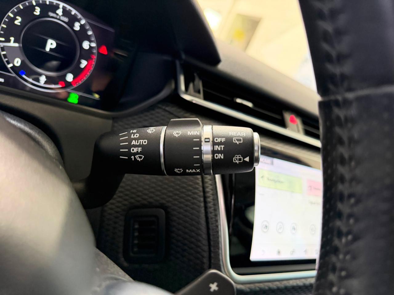 Used 2018 Land Rover Range Rover Velar S AWD/4WD image 32