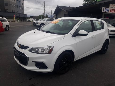 Used 2017 Chevrolet Sonic LT FWD image 7