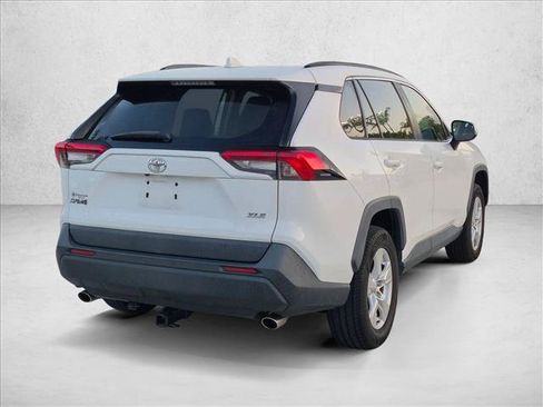 Used 2020 Toyota RAV4 XLE FWD image 3