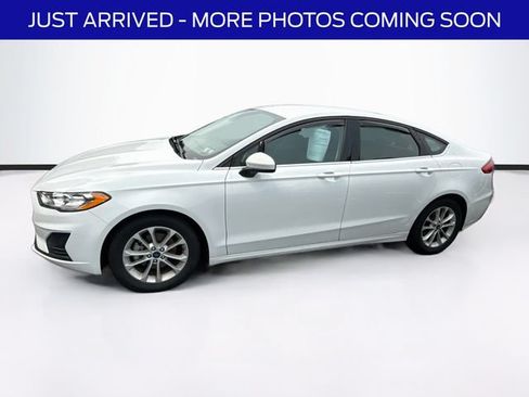Used 2019 Ford Fusion SE FWD image 4