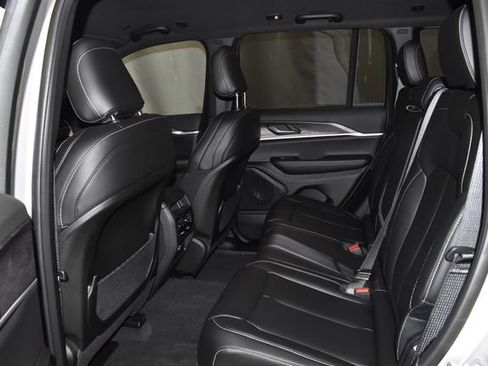 New 2025 Jeep Grand Cherokee Limited image 28