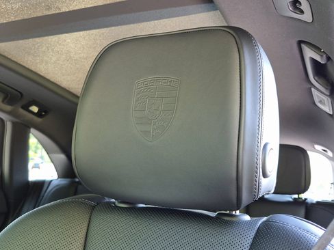 Certified 2026 Porsche Macan AWD/4WD image 6