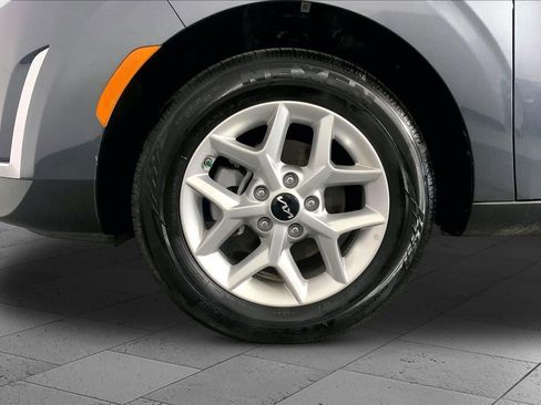 Certified 2025 Kia Soul LX image 9