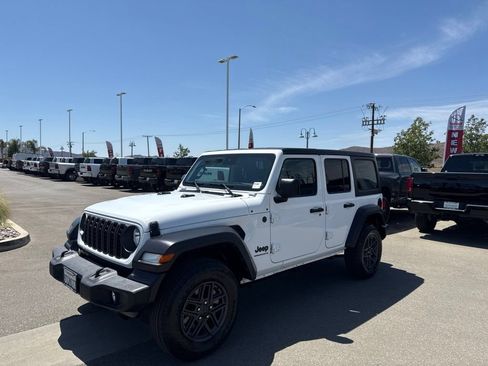 Used 2024 Jeep Wrangler Unlimited Sport AWD/4WD image 9