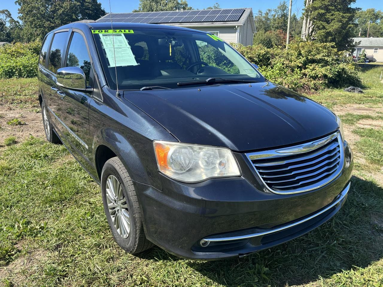 Used 2014 Chrysler Town & Country Touring-L w/ Driver Convenience Group FWD image 3