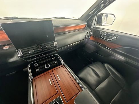 Used 2022 Lincoln Navigator L Standard image 11