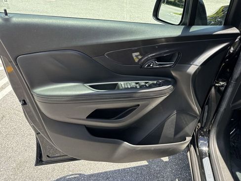 Used 2021 Buick Encore Preferred w/ Safety Package FWD image 39