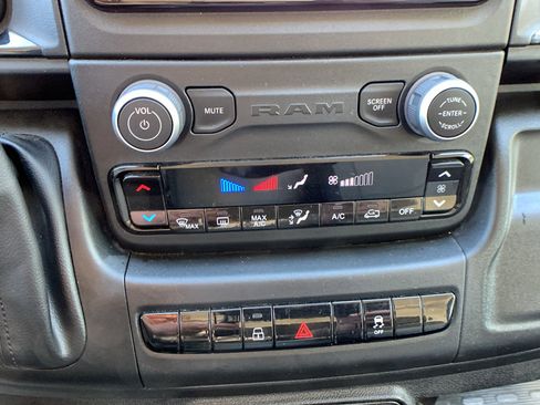 Used 2025 RAM ProMaster 2500 w/ Convenience Group image 17