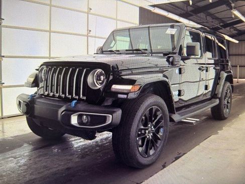Used 2023 Jeep Wrangler Unlimited Sahara image 3