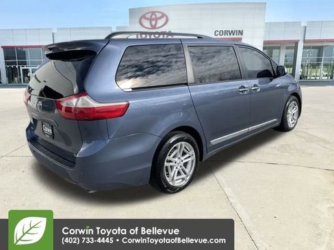Used 2015 Toyota Sienna L image 5