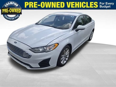 Used 2020 Ford Fusion SE image 1
