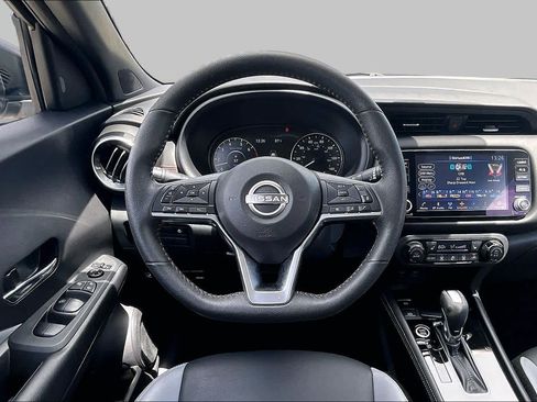 Used 2024 Nissan Kicks SR w/ SR Premium Package FWD image 6