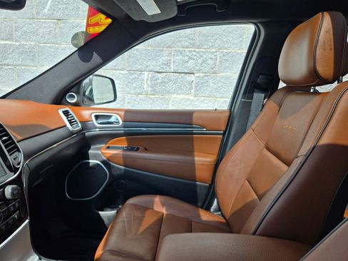 Used 2019 Jeep Grand Cherokee Summit AWD/4WD image 34