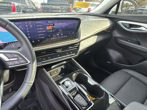 Certified 2025 Buick Envision Avenir image 22