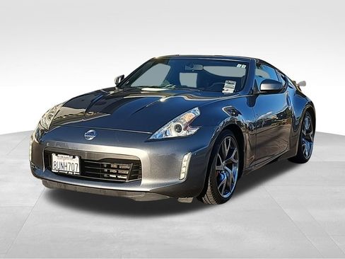 Used 2017 Nissan 370Z w/ Sport Package image 7
