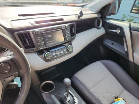 Used 2015 Toyota RAV4 XLE FWD image 10