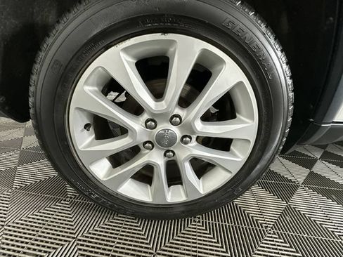 Used 2017 Jeep Grand Cherokee Limited w/ Luxury Group II AWD/4WD image 33