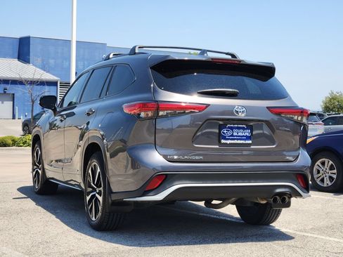 Used 2021 Toyota Highlander XSE FWD image 4