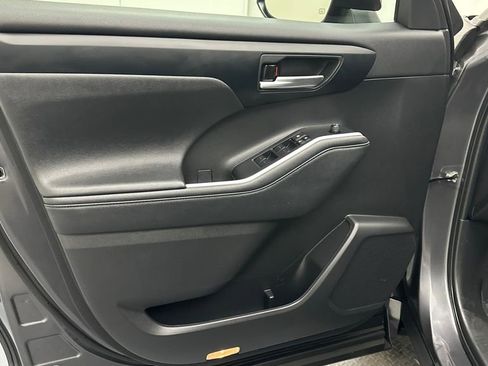 Used 2023 Toyota Highlander XSE image 18