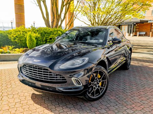 Used 2021 Aston Martin DBX image 42