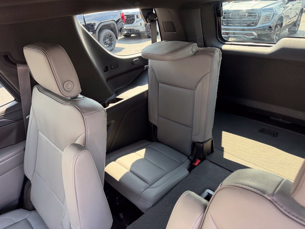 Used 2022 GMC Yukon SLT w/ SLT Luxury Package AWD/4WD image 25