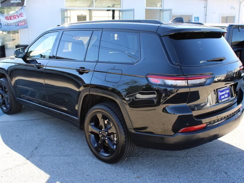 Used 2023 Jeep Grand Cherokee L Laredo image 6