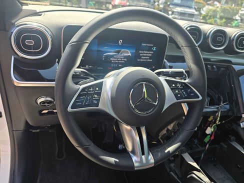 Used 2026 Mercedes-Benz GLC 300 4MATIC image 23