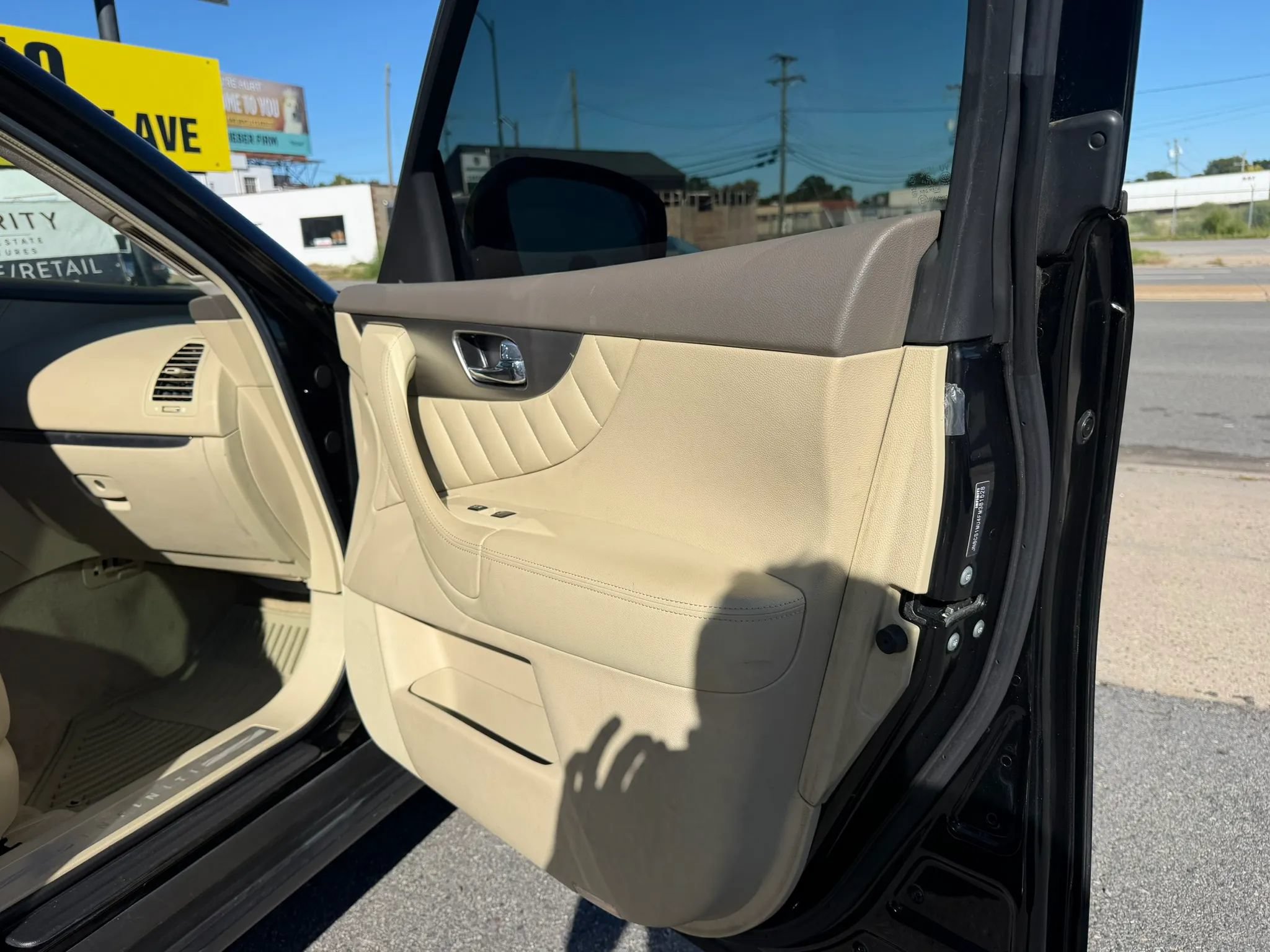 Used 2015 INFINITI QX70 2WD w/ Premium Package image 7