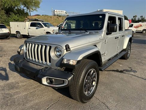 Used 2023 Jeep Gladiator Overland image 2